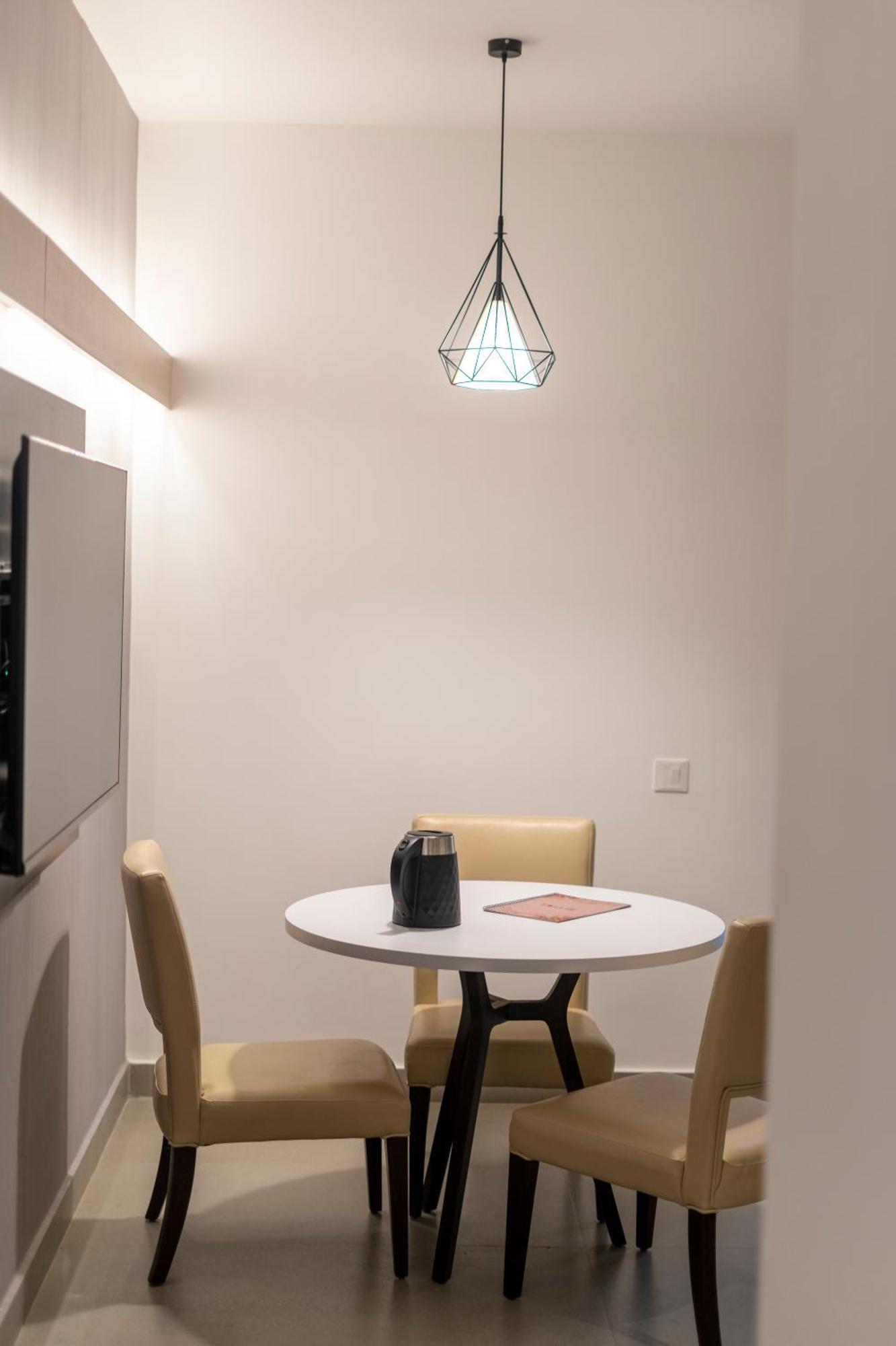 Hotel Deccan Serai Grande, Gachibowli, 하이데라바드 외부 사진