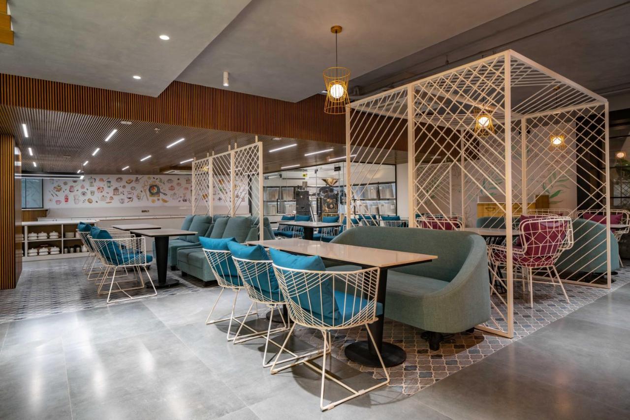 Hotel Deccan Serai Grande, Gachibowli, 하이데라바드 외부 사진