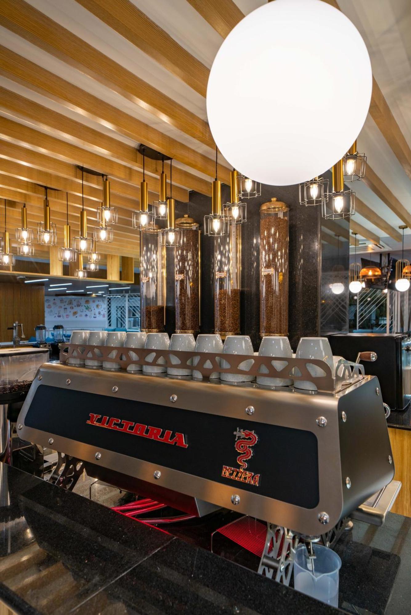Hotel Deccan Serai Grande, Gachibowli, 하이데라바드 외부 사진
